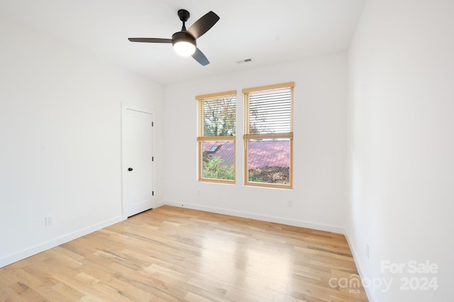 empty room featuring light hardwood / wood-style floors and ceiling fan