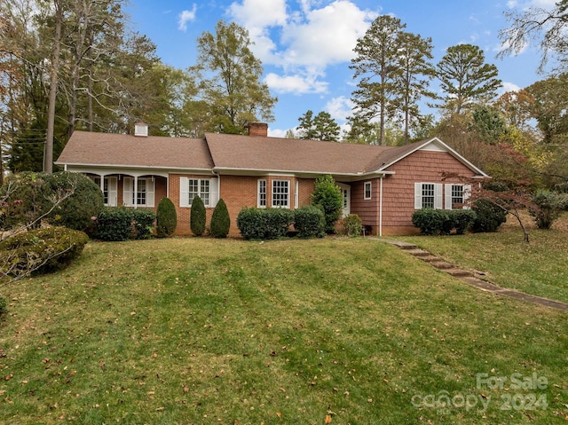 single story home featuring a front yard