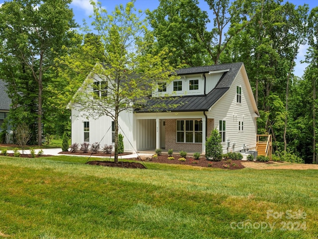 view of front of house with a front yard