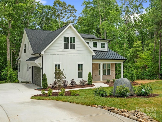 view of front of property featuring a garage