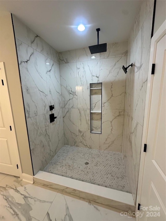 bathroom featuring tiled shower