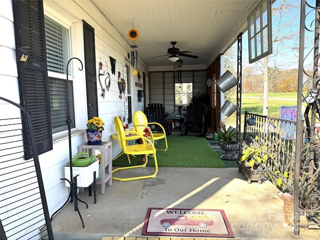 sunroom featuring ceiling fan