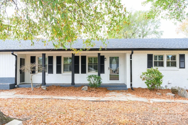 ranch-style house with a porch