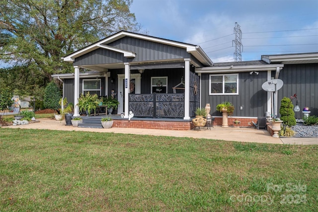 view of front of house with a front lawn and covered porch