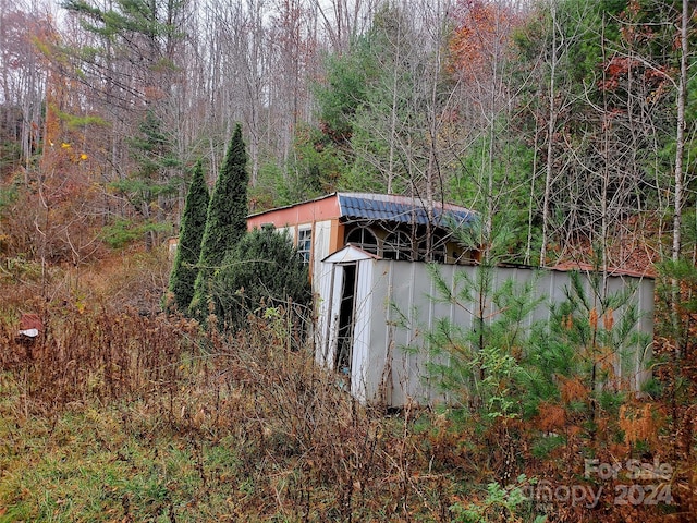 view of outbuilding