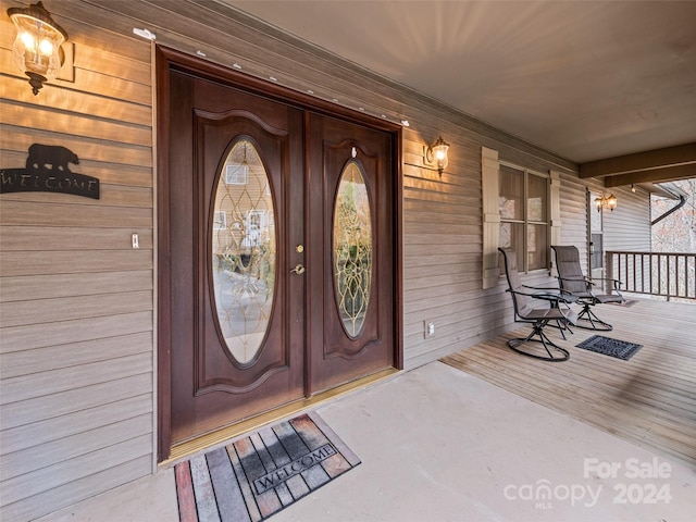 entrance to property with covered porch