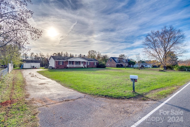 ranch-style house featuring a front lawn