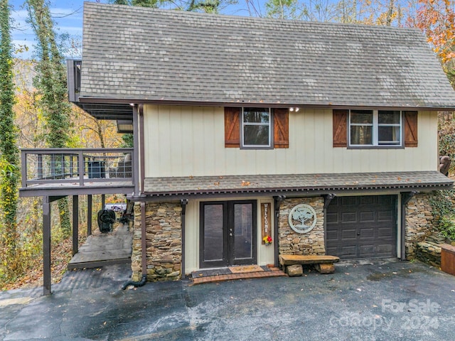 view of front of property featuring a garage