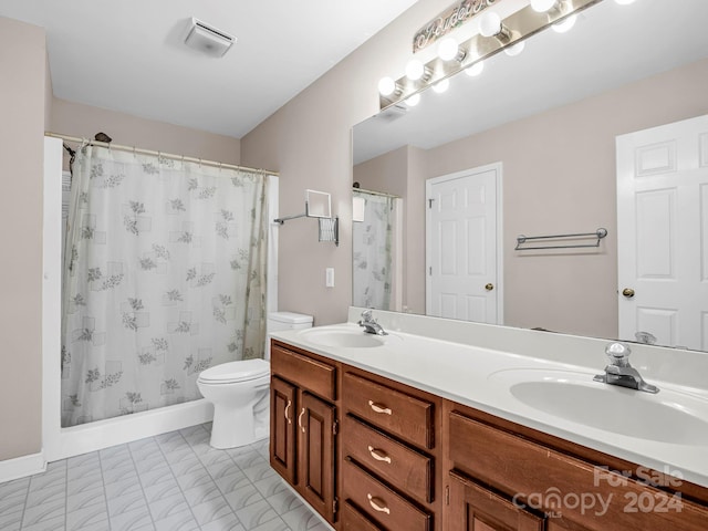 bathroom with curtained shower, vanity, and toilet