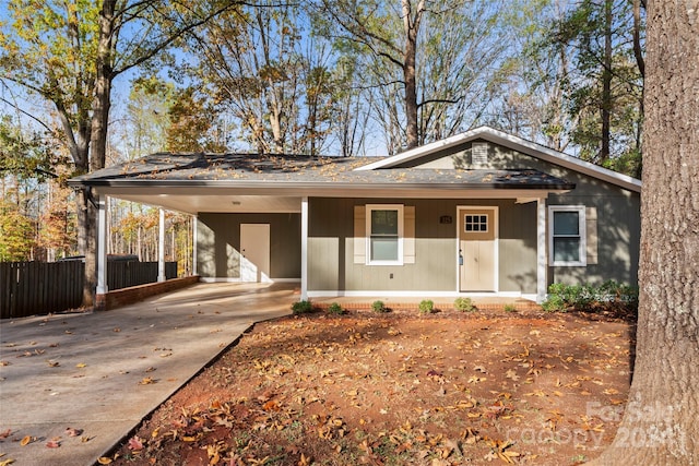 view of front facade featuring a carport