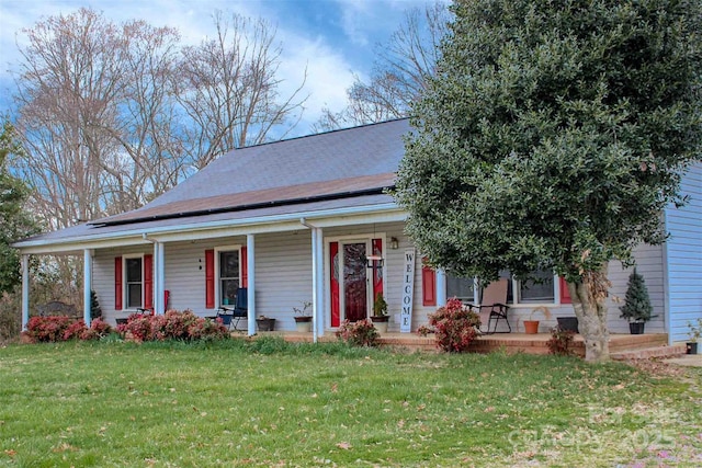 view of front facade with covered porch and a front lawn