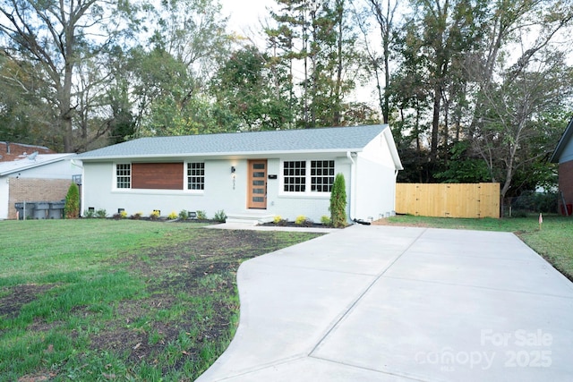 single story home with a front yard