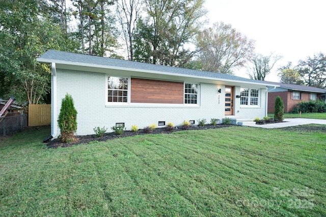 ranch-style house featuring a front yard