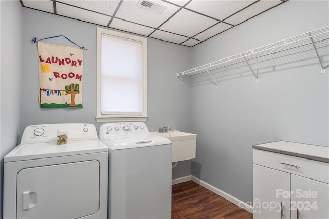 clothes washing area with cabinets, sink, dark hardwood / wood-style flooring, and independent washer and dryer