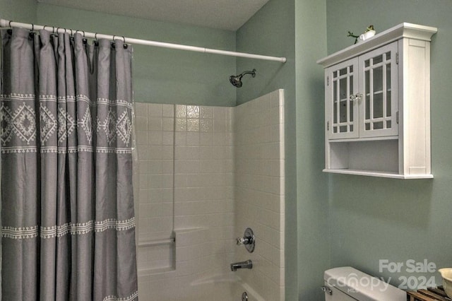 bathroom featuring toilet and shower / tub combo