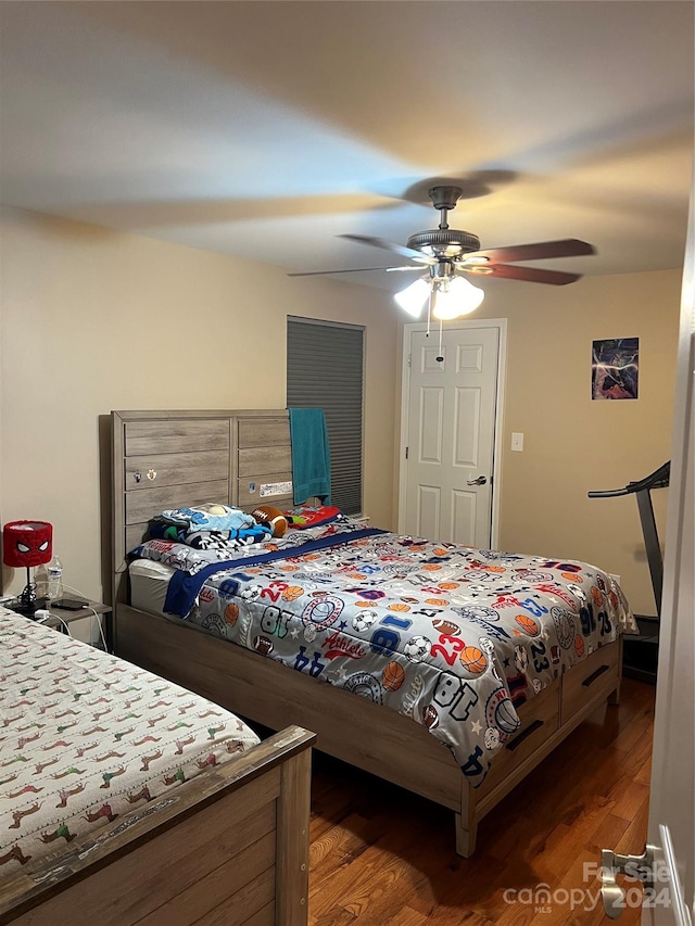 bedroom featuring hardwood / wood-style floors and ceiling fan