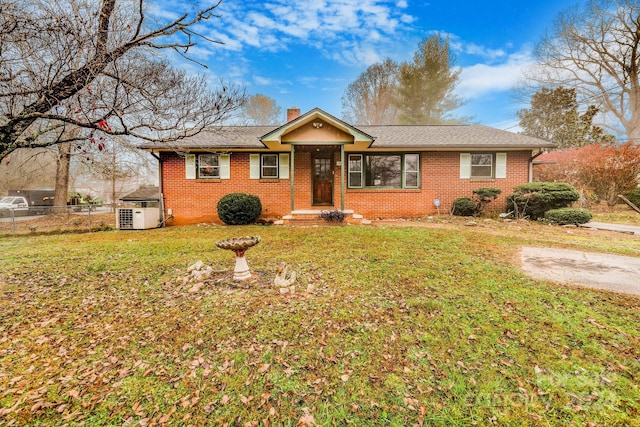 single story home with a front lawn