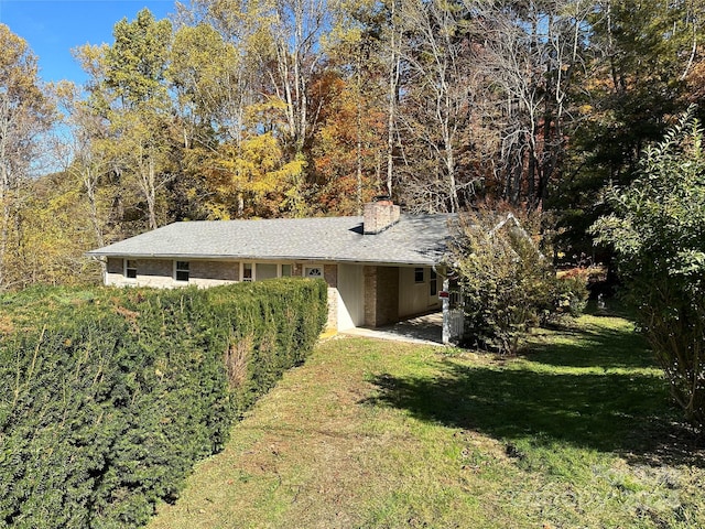 view of front of house with a front yard