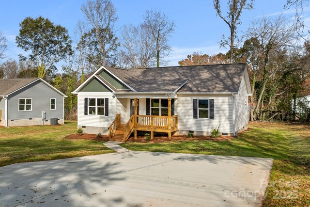 135 Orchard St, Forest City, NC 28043 - single story home featuring a shingled roof, a front yard, covered porch, and crawl space