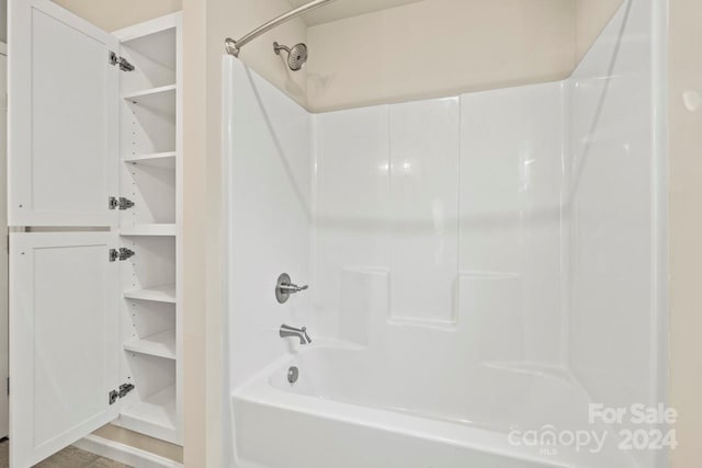 bathroom with shower / tub combination