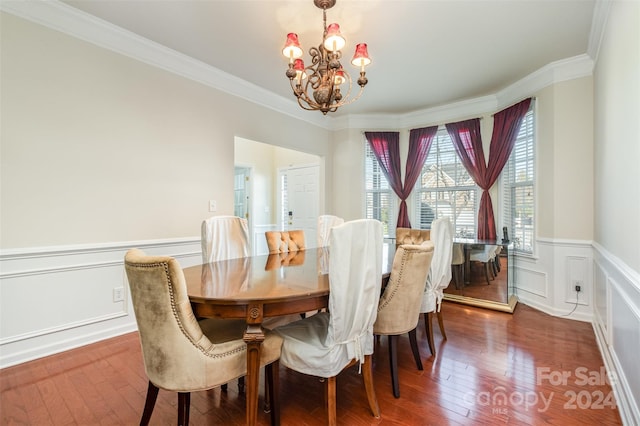 dining room featuring ornamental molding, dark hardwood / wood-style flooring, and a notable chandelier