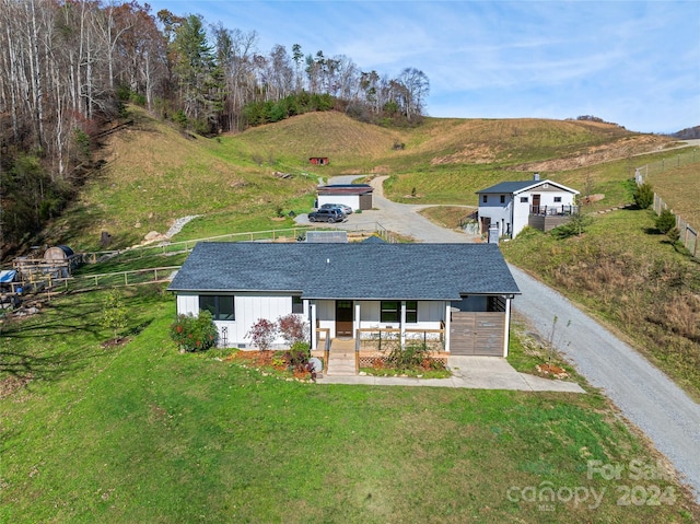 view of front of property featuring a front lawn and covered porch