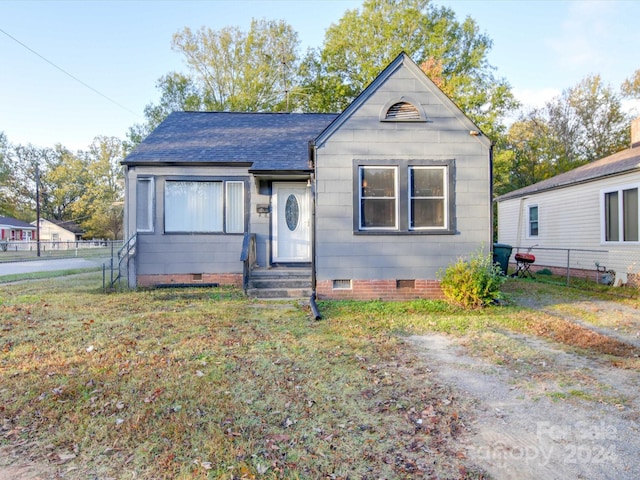 view of front facade featuring a front yard