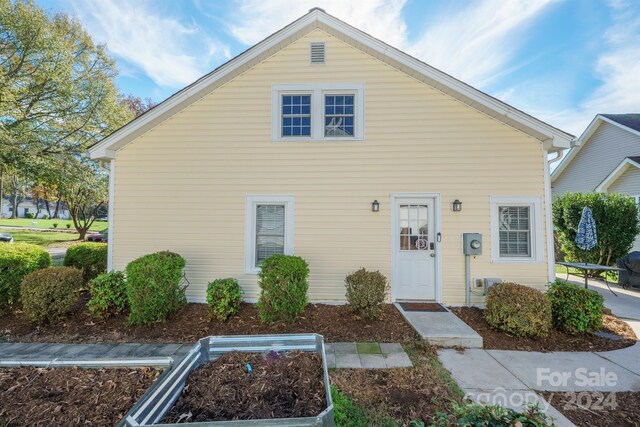 402 W 7th St, Newton, NC 28658 - view of front of house