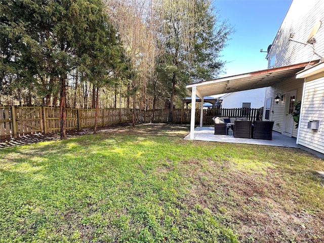 view of yard featuring an outdoor living space and a patio area