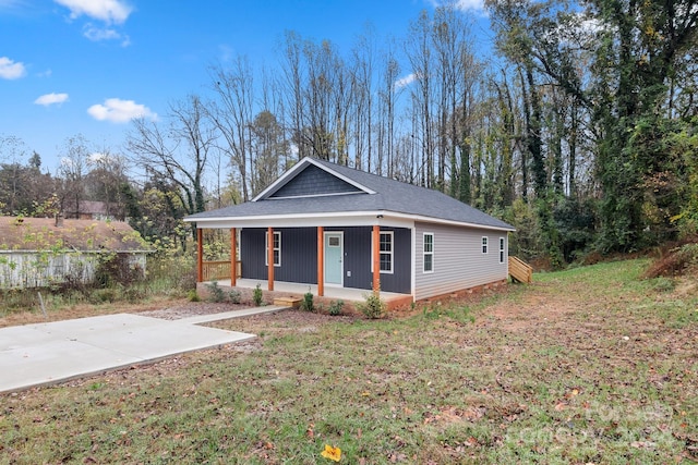 view of front of home featuring a front lawn and a porch