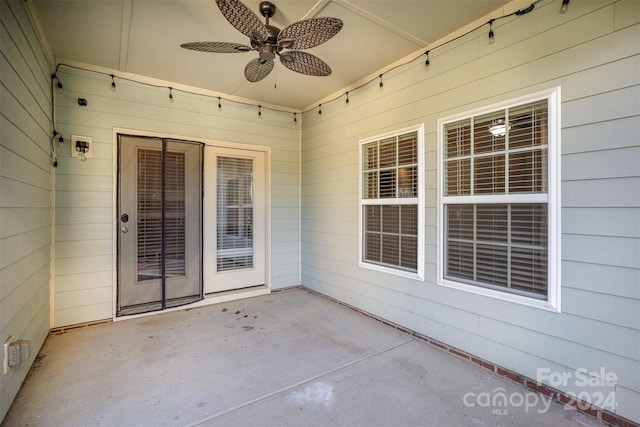 view of patio with ceiling fan