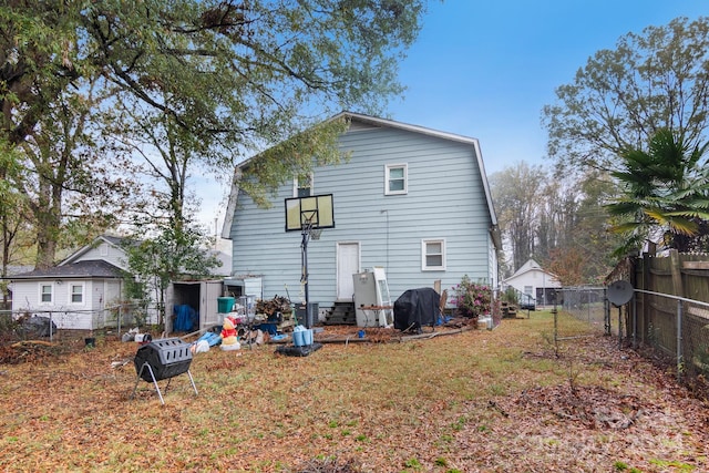 rear view of house featuring a lawn