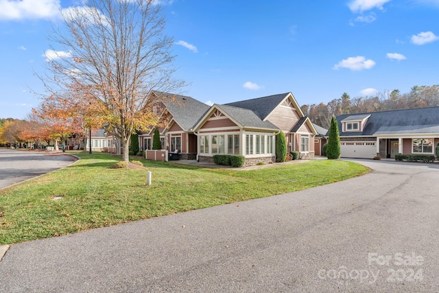 view of front of property featuring a front yard and a garage