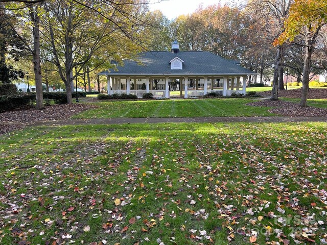 view of front of house with covered porch and a front yard