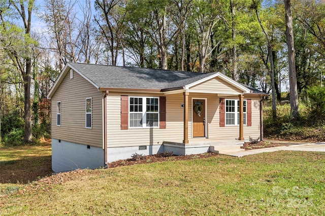 view of front of home with a front lawn