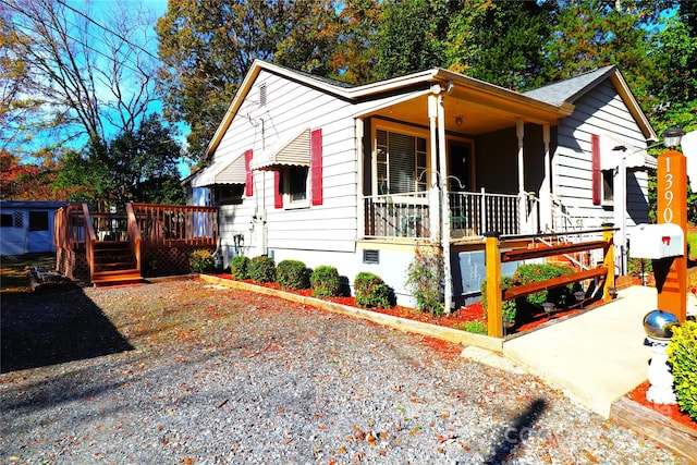 view of front facade with covered porch