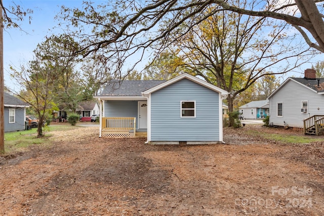 view of front of property featuring a porch