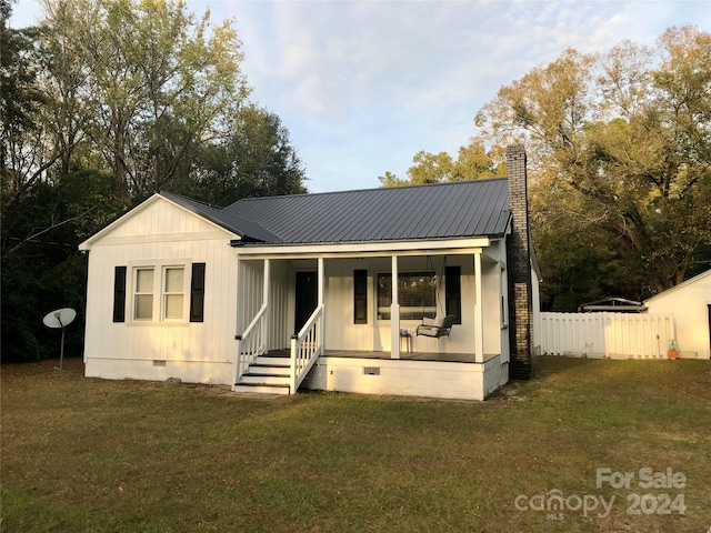 view of front of home with a porch and a front lawn