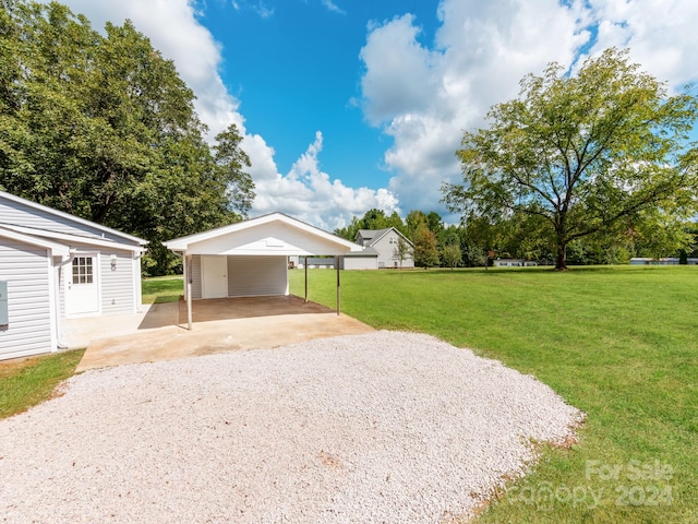 view of yard with a carport