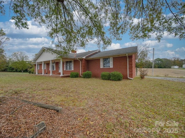 ranch-style house featuring a front lawn