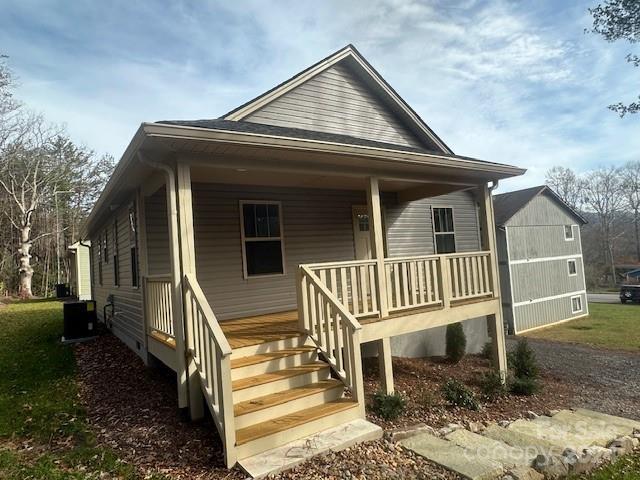 view of front facade featuring central AC and a porch