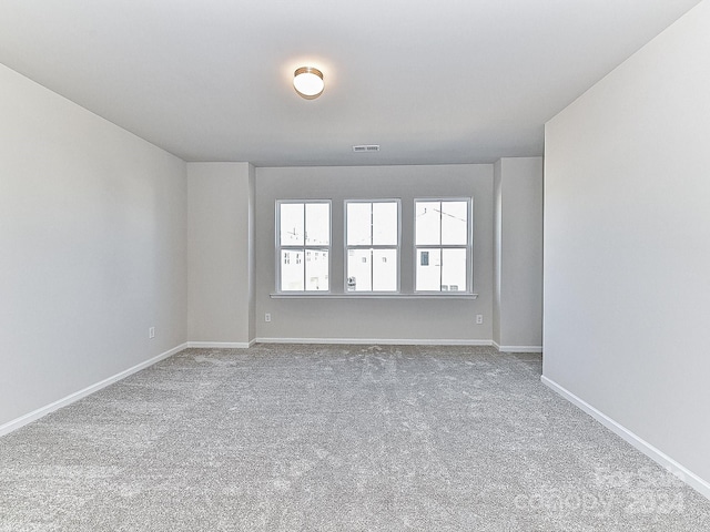 spare room featuring carpet floors