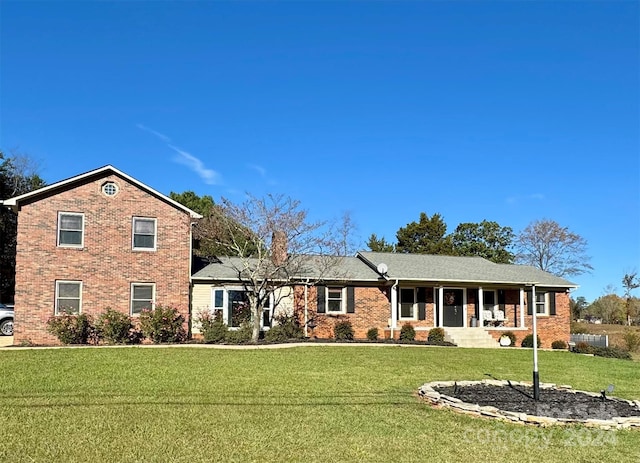 view of front facade with a front yard and covered porch