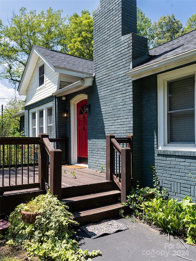 doorway to property with a deck