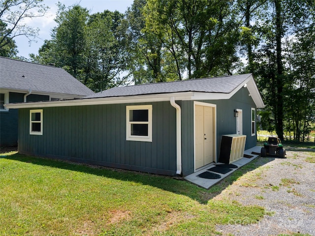 view of outdoor structure with a yard