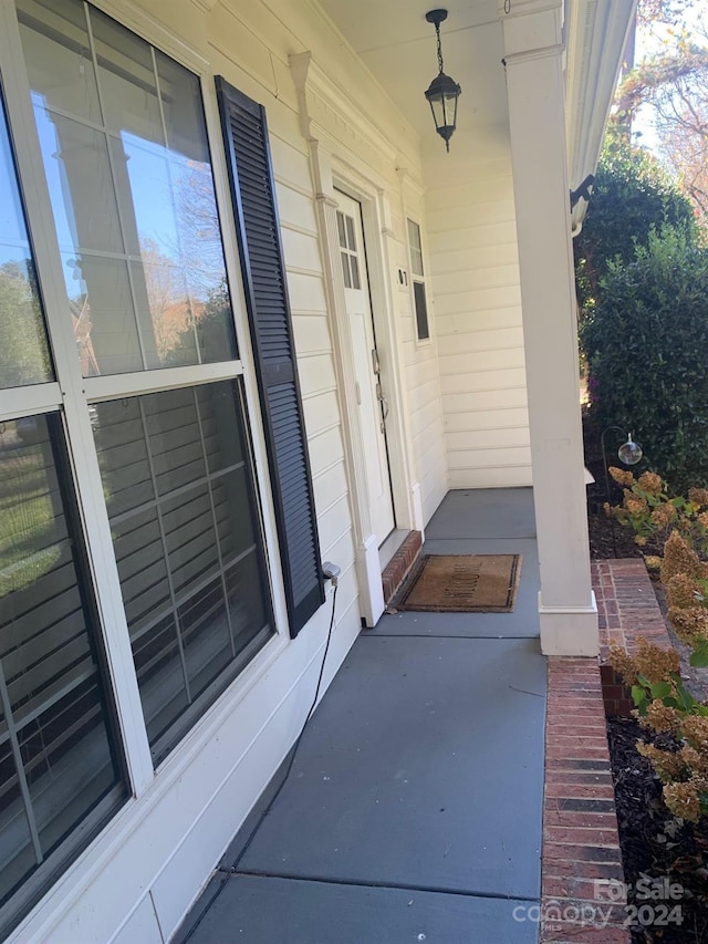 property entrance with covered porch