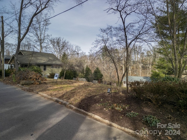 Listing photo 3 for 26 Hibriten Dr, Asheville NC 28801