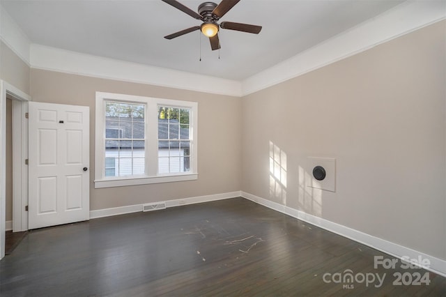 unfurnished room with dark wood-type flooring and ceiling fan