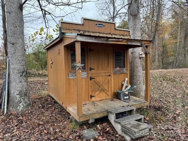 view of outbuilding