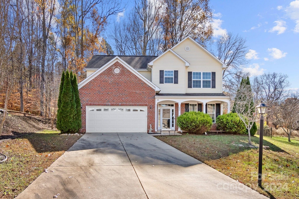 front facade featuring a front yard